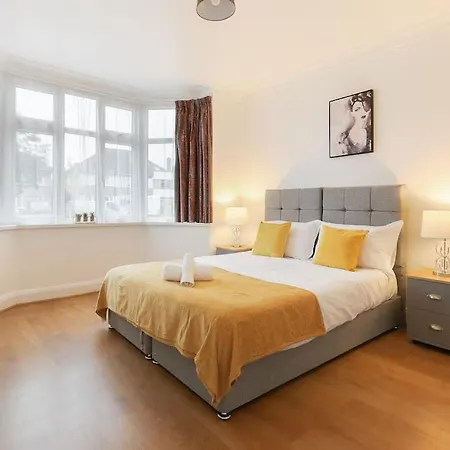 Large 4 Bed Coventry House Contractors Professionals Private Parking Close To Nec Exterior photo