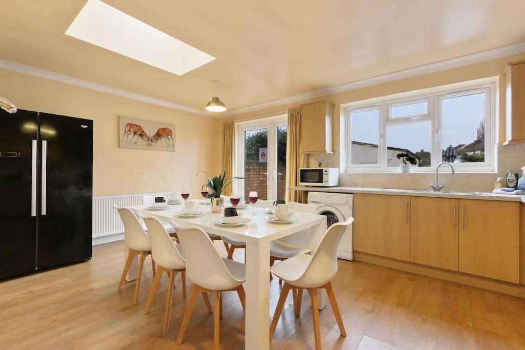 Сasa de vacaciones Large 4 Bed House Contractors Professionals Private Parking Close To Nec