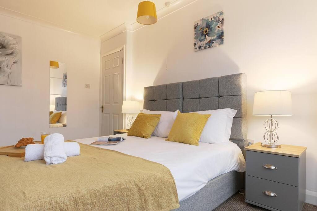 Сasa de vacaciones Large 4 Bed House Contractors Professionals Private Parking Close To Nec